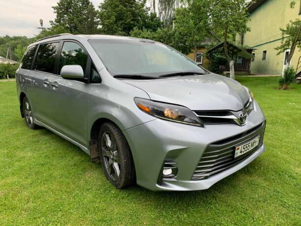 Toyota Sienna III (XL30), 7 мест, 2017 г.