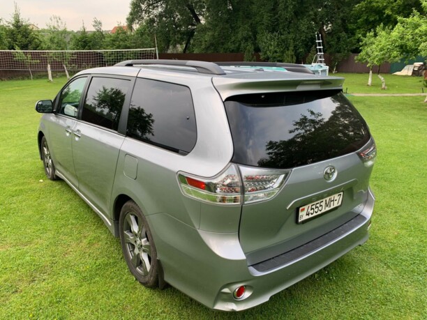 Toyota Sienna III (XL30), 7 мест, 2017 г.