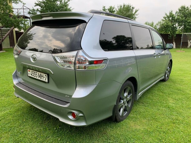 Toyota Sienna III (XL30), 7 мест, 2017 г.