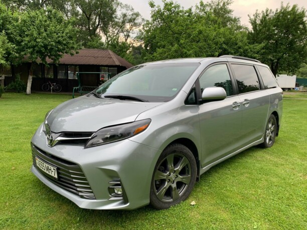 Toyota Sienna III (XL30), 7 мест, 2017 г.