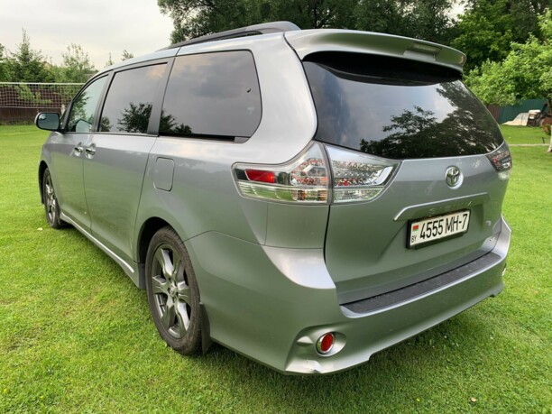 Toyota Sienna III (XL30), 7 мест, 2017 г.
