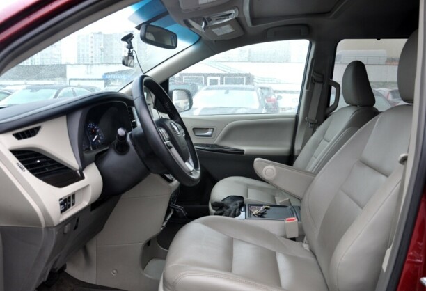 Toyota Sienna III (XL30), 7 мест, 2017 г.