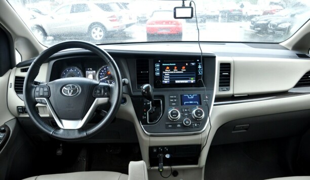 Toyota Sienna III (XL30), 7 мест, 2017 г.
