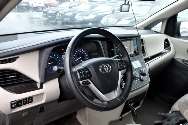 Toyota Sienna III (XL30), 7 мест, 2017 г.