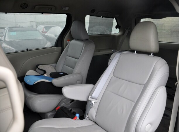 Toyota Sienna III (XL30), 7 мест, 2017 г.