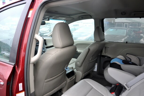 Toyota Sienna III (XL30), 7 мест, 2017 г.
