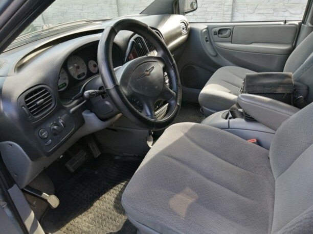 Chrysler Town and Country IV, 7 мест, 2003 г.