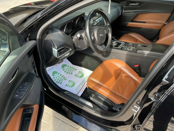 Jaguar XE, 2016 г.