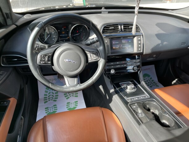 Jaguar XE, 2016 г.