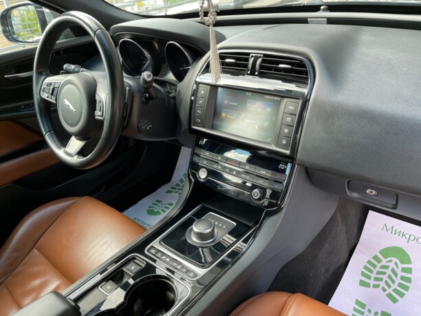 Jaguar XE, 2016 г.