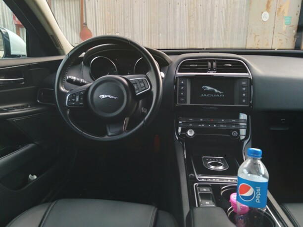 Jaguar XE, 2017 г.