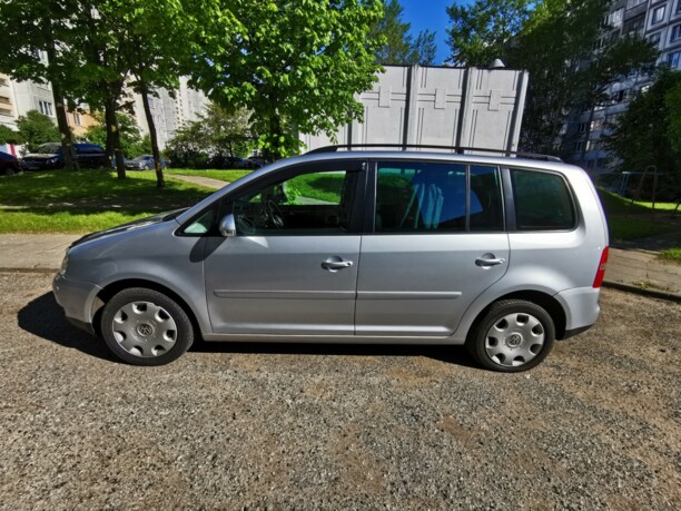 Volkswagen Touran I, 7 мест, 2005 г.
