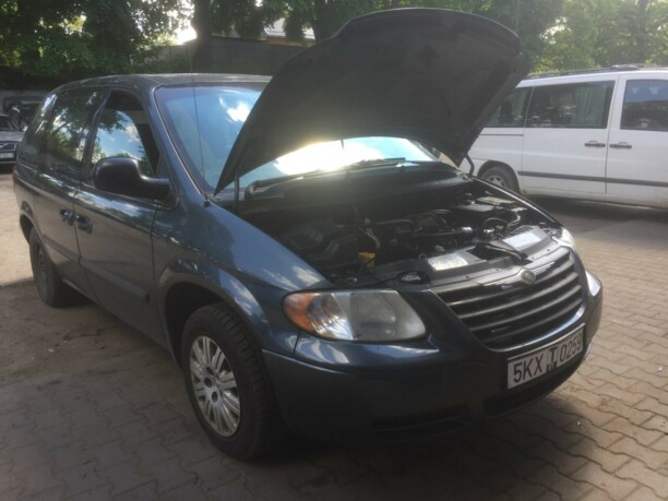 Chrysler Town and Country IV, 7 мест, 2005 г.