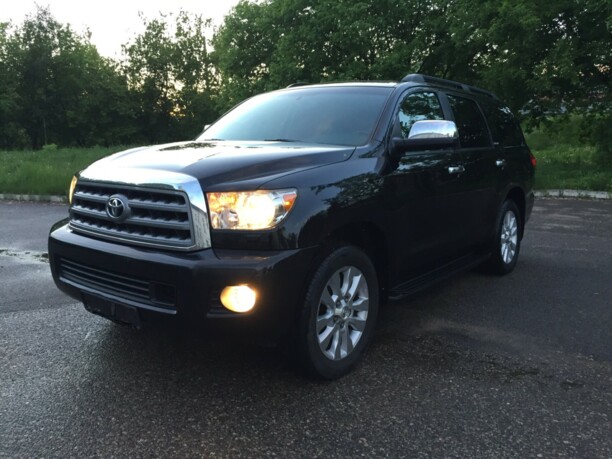 Toyota Sequoia II, 7 мест, 2010 г.