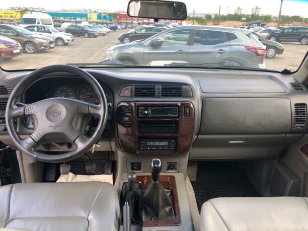Nissan Patrol Y61, 7 мест, 2002 г.