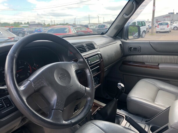 Nissan Patrol Y61, 7 мест, 2002 г.