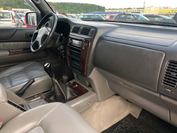 Nissan Patrol Y61, 7 мест, 2002 г.