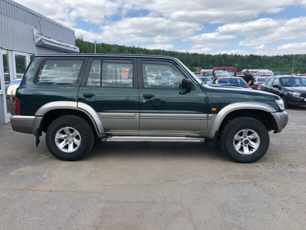 Nissan Patrol Y61, 7 мест, 2002 г.