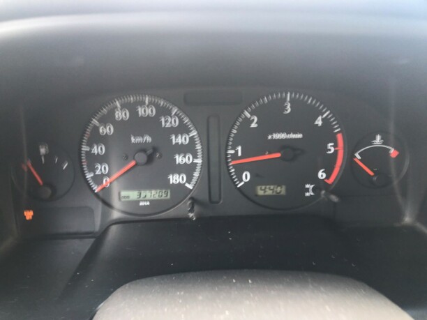 Nissan Patrol Y61, 7 мест, 2002 г.
