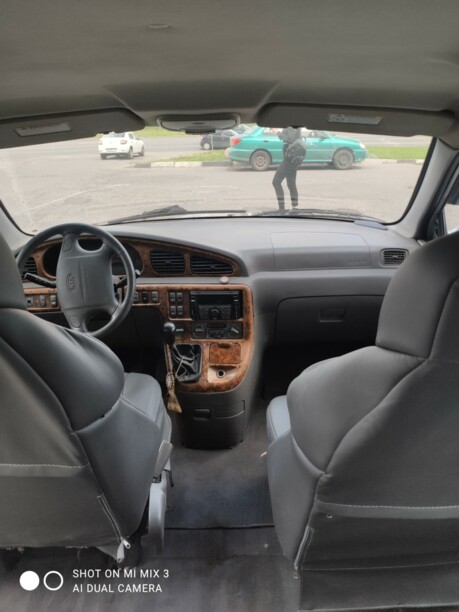Kia Carnival I, 7 мест, 2001 г.