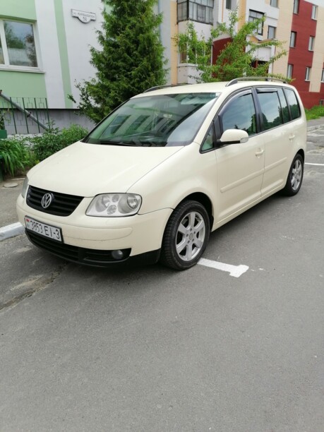 Volkswagen Touran I, 7 мест, 2004 г.