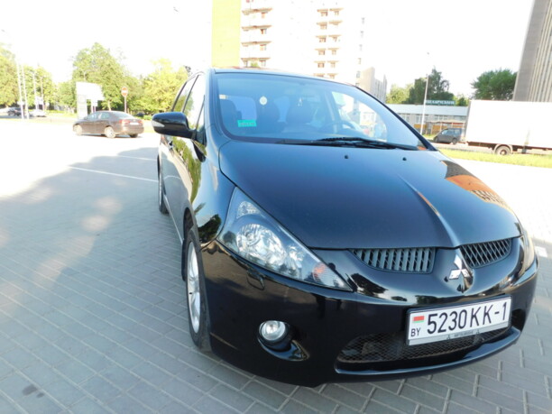 Mitsubishi Grandis, 7 мест, 2007 г.