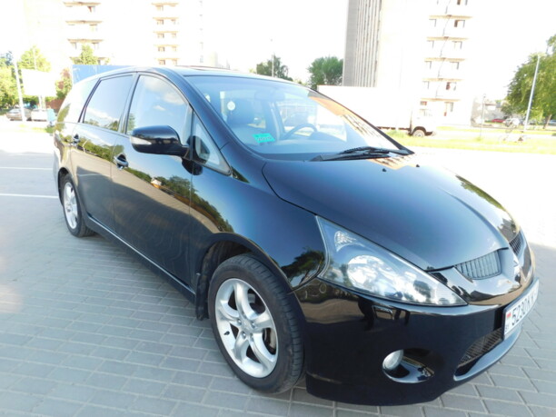 Mitsubishi Grandis, 7 мест, 2007 г.