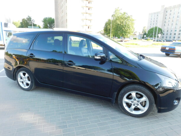 Mitsubishi Grandis, 7 мест, 2007 г.