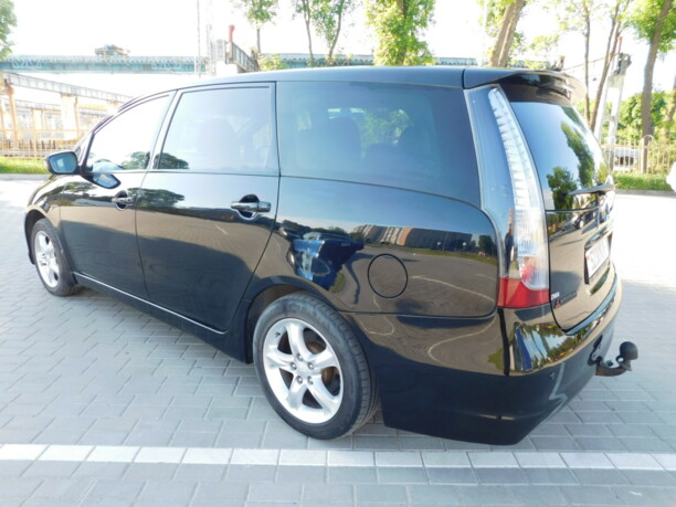 Mitsubishi Grandis, 7 мест, 2007 г.