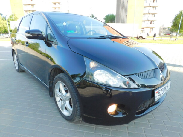 Mitsubishi Grandis, 7 мест, 2007 г.