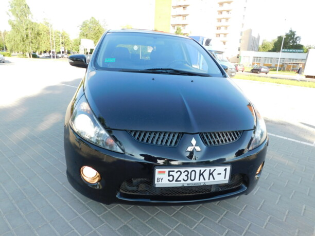 Mitsubishi Grandis, 7 мест, 2007 г.
