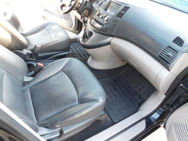 Mitsubishi Grandis, 7 мест, 2007 г.