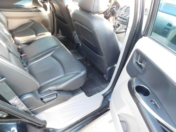 Mitsubishi Grandis, 7 мест, 2007 г.