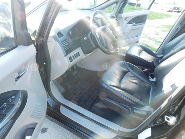 Mitsubishi Grandis, 7 мест, 2007 г.