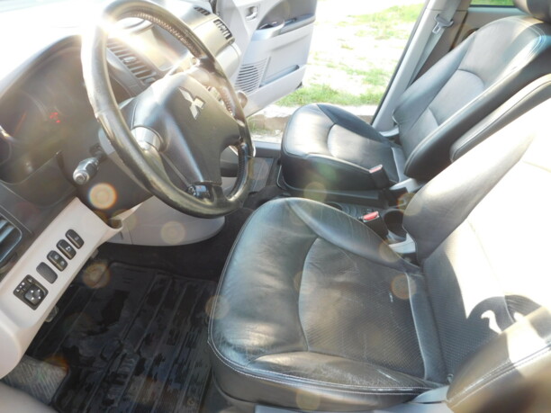 Mitsubishi Grandis, 7 мест, 2007 г.
