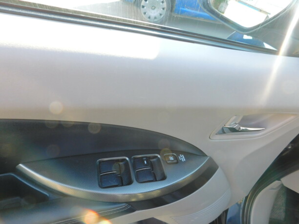 Mitsubishi Grandis, 7 мест, 2007 г.