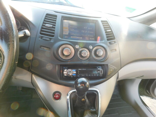 Mitsubishi Grandis, 7 мест, 2007 г.