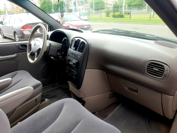 Dodge Caravan IV, 7 мест, 2001 г.