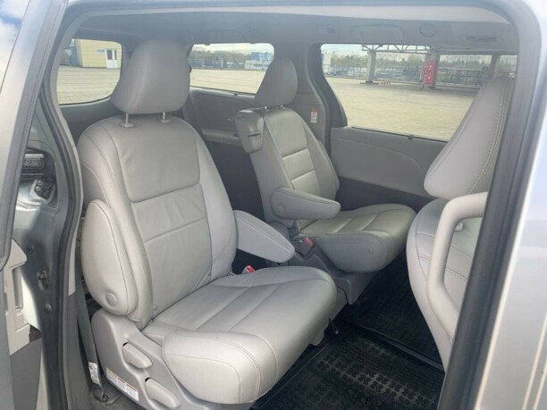 Toyota Sienna III (XL30), 7 мест, 2018 г.
