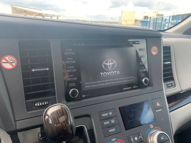 Toyota Sienna III (XL30), 7 мест, 2018 г.