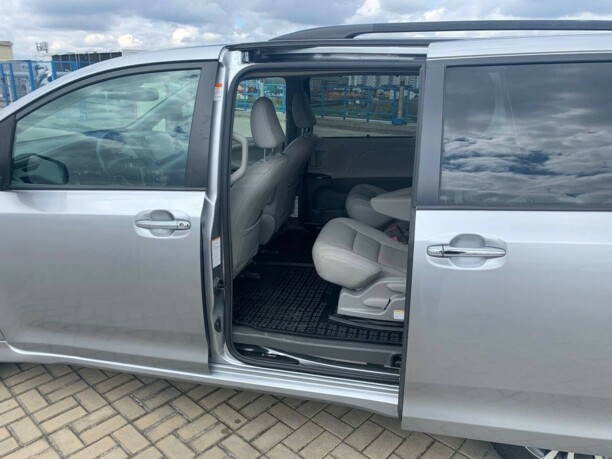 Toyota Sienna III (XL30), 7 мест, 2018 г.