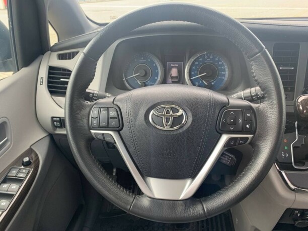 Toyota Sienna III (XL30), 7 мест, 2018 г.