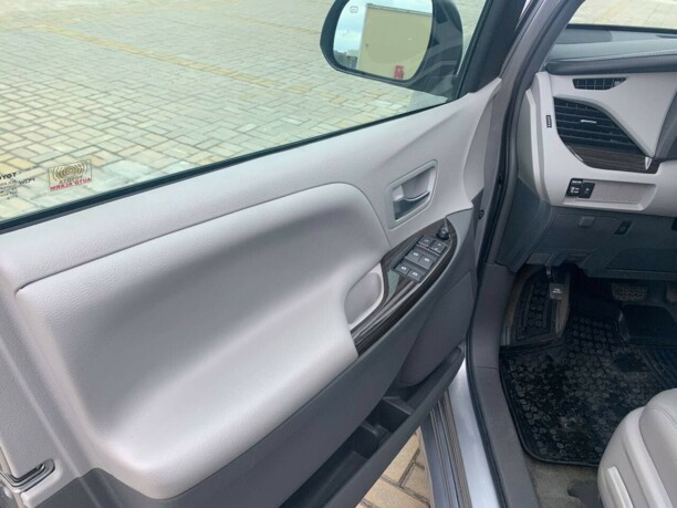 Toyota Sienna III (XL30), 7 мест, 2018 г.