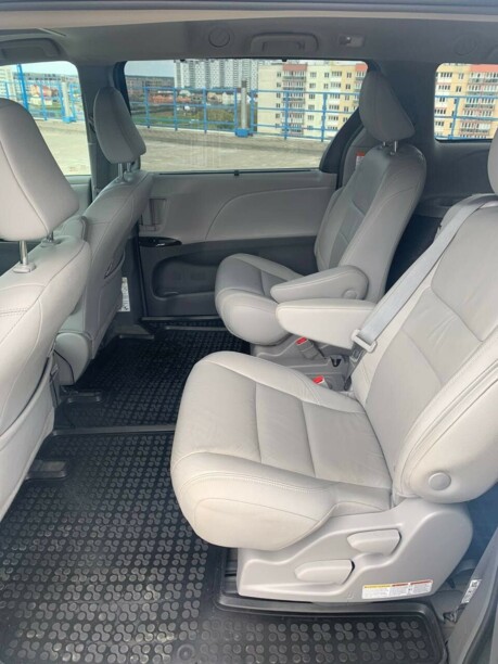 Toyota Sienna III (XL30), 7 мест, 2018 г.