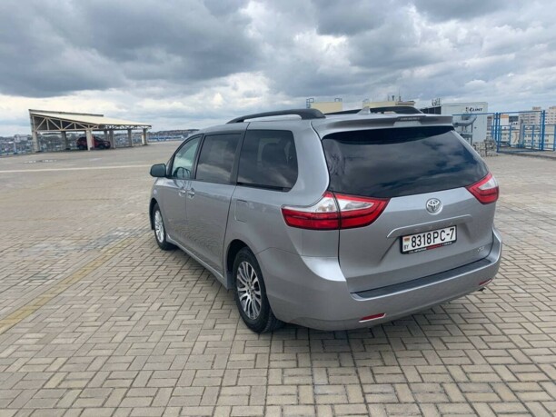 Toyota Sienna III (XL30), 7 мест, 2018 г.
