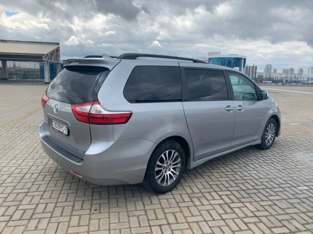 Toyota Sienna III (XL30), 7 мест, 2018 г.