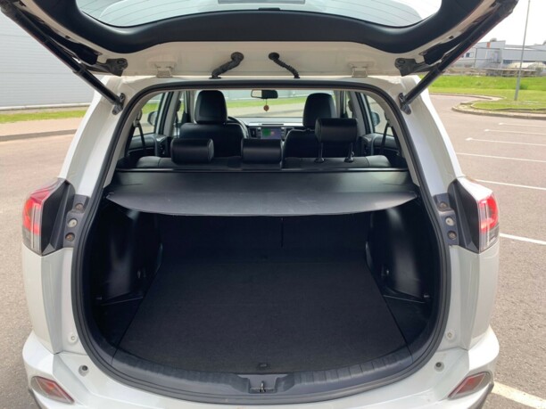 Toyota RAV4 IV (XA40) · Рестайлинг, 5 мест, 2017 г.
