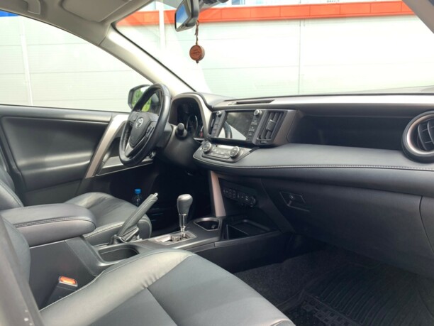 Toyota RAV4 IV (XA40) · Рестайлинг, 5 мест, 2017 г.