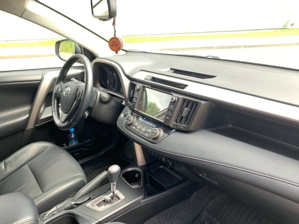 Toyota RAV4 IV (XA40) · Рестайлинг, 5 мест, 2017 г.