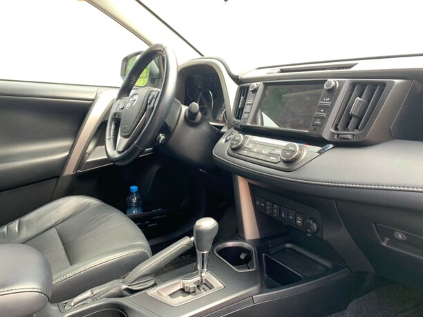 Toyota RAV4 IV (XA40) · Рестайлинг, 5 мест, 2017 г.